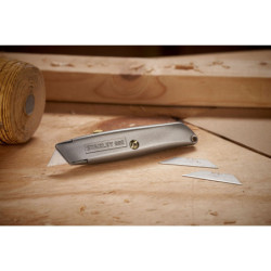 Couteau lame rétract 99EC