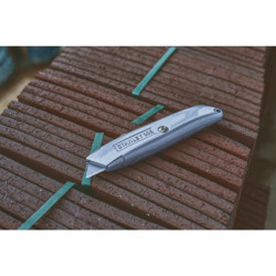 Couteau lame rétract 99EC