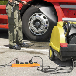 Socle 5 prises jaune avec interrupteur