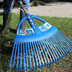 Balai à gazon ergonomique avec manche