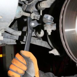 Clé auto-serrante à reprise automatique pour 6 pans de 8 à 32 mm