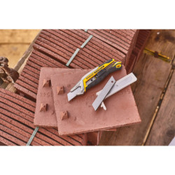 Cutter 18 mm FATMAX QUICK-SNAP bouton