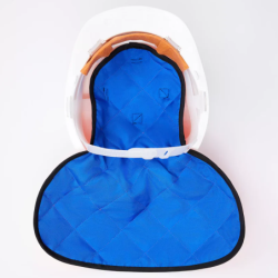 Sous-casque rafraichissant avec protection nuque