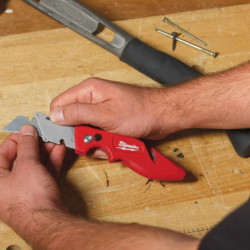 Cutter rétractable FASTBACK avec stockage de lames