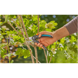 SECATEUR UNE MAIN PREMIUM CUT GARDENA