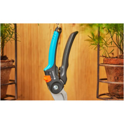 SECATEUR UNE MAIN PREMIUM CUT GARDENA