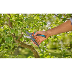 SECATEUR UNE MAIN PREMIUM CUT PRO GARDENA