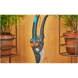 SECATEUR UNE MAIN PREMIUM CUT PRO GARDENA