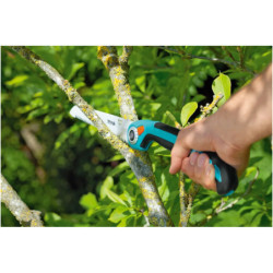 SCIE A ELAGUER REPLIABLE 200P GARDENA
