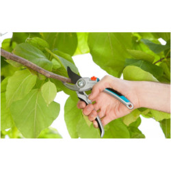 SECATEUR UNE MAIN ALU LAMES FRANCHES GARDENA